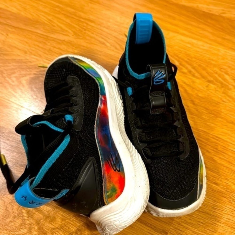 Under Armour Curry Flow 8 'Feel Good Flow'  youth‎ size 4.5